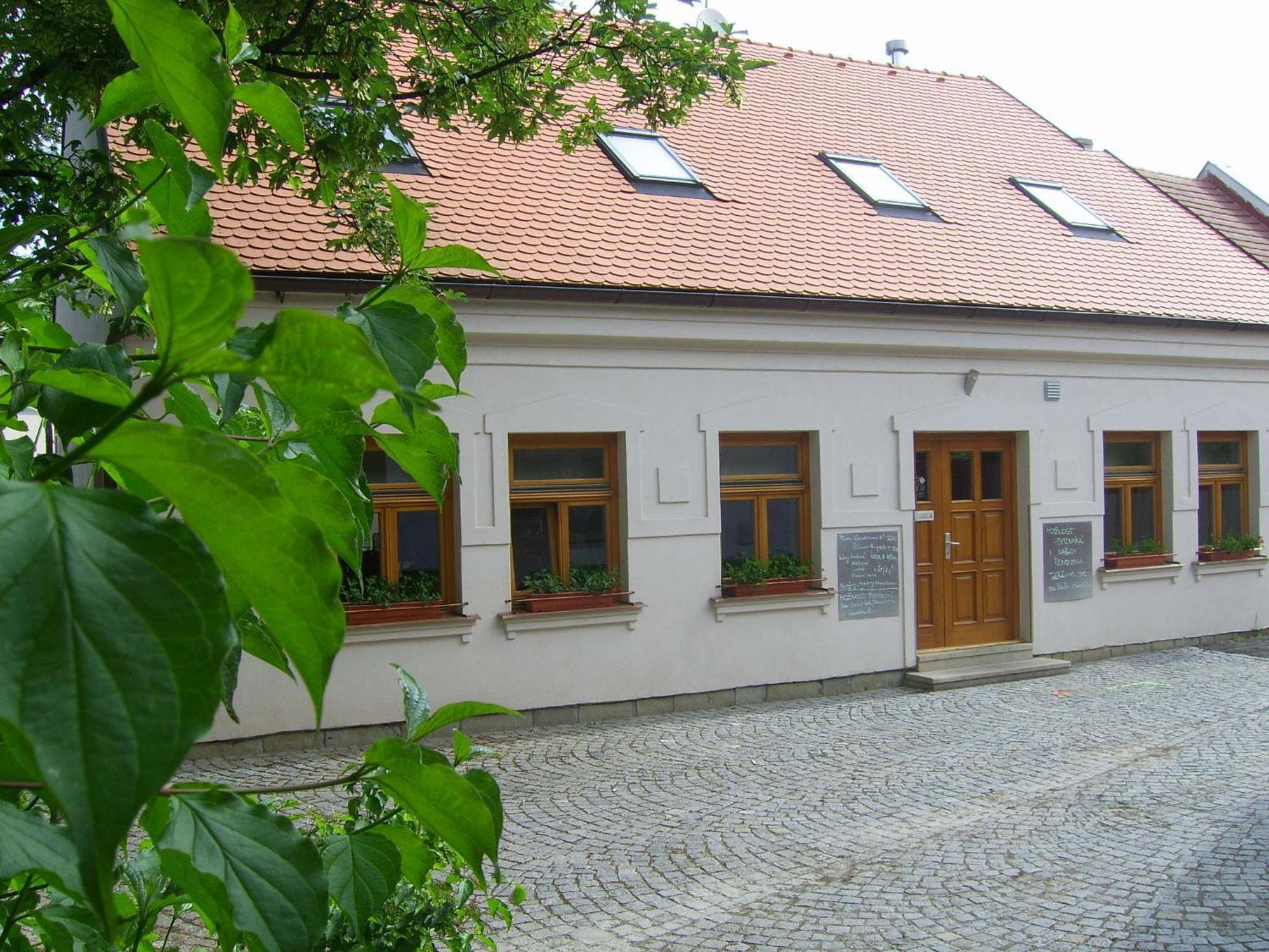 Penzion a CaféRestaurant U lávky Chrudim Exterior foto